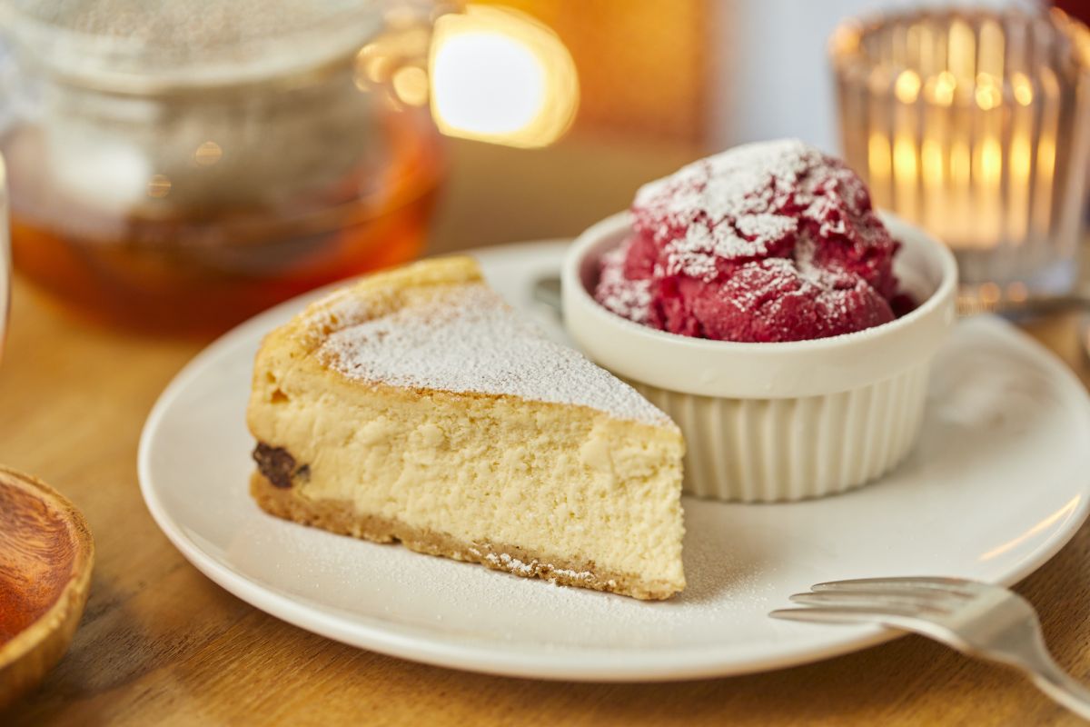 ベイクドチーズケーキ450円 ドリンクとのセット800円