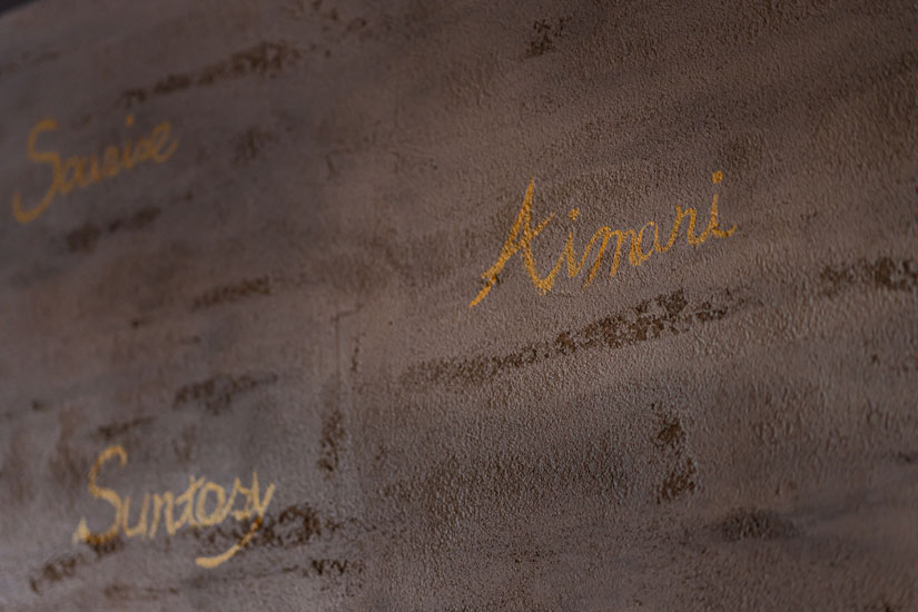 壁を書かれたワイナリー中から、お気に入りを探してみるのも楽しそう