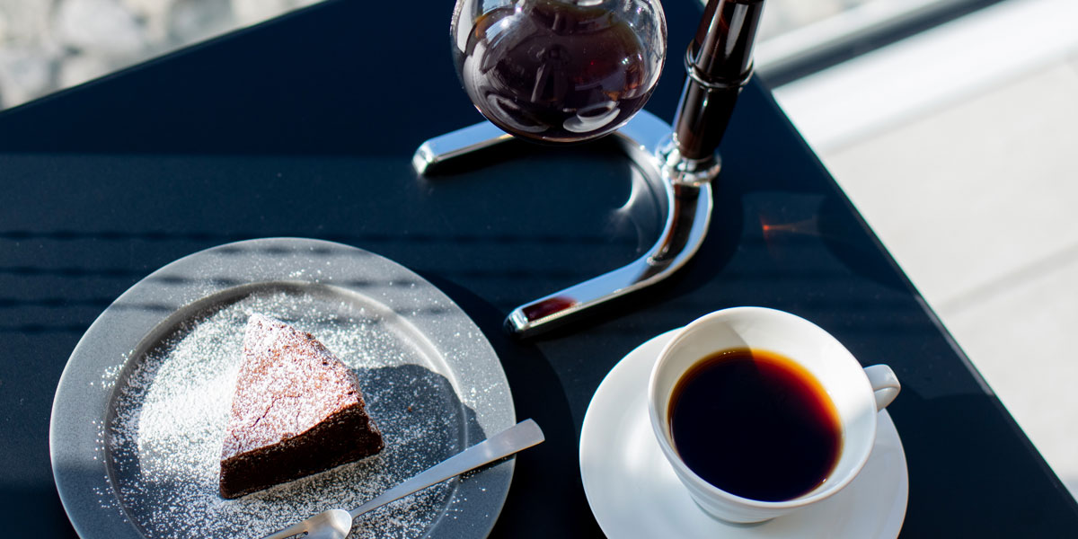 【軽井沢】2022年10月、軽井沢の新美術館内にオープンした「HARIO CAFE（ハリオカフェ）」で心なごむコーヒータイムを