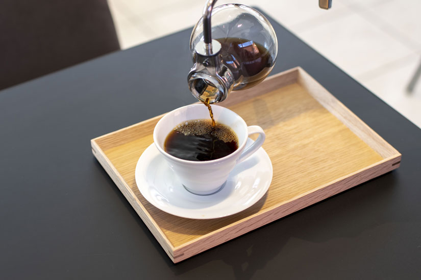 熱しながら抽出するサイフォンコーヒーは、飲み進むにつれ温度が下がり、味の変化が楽しめるのも魅力。どのドリンクも2杯分あるので、ゆったり過ごせます