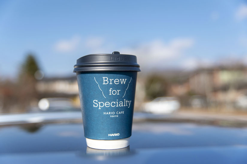 テイクアウトもできます。ドリップコーヒー、アッサムティー各500円。ドリップコーヒー ワールドチャンピオンレシピ1,500円