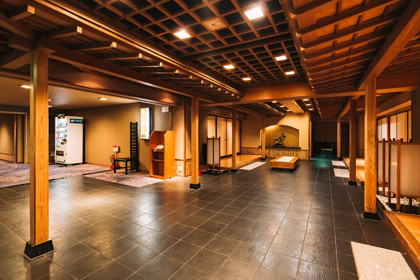 広々とした館内