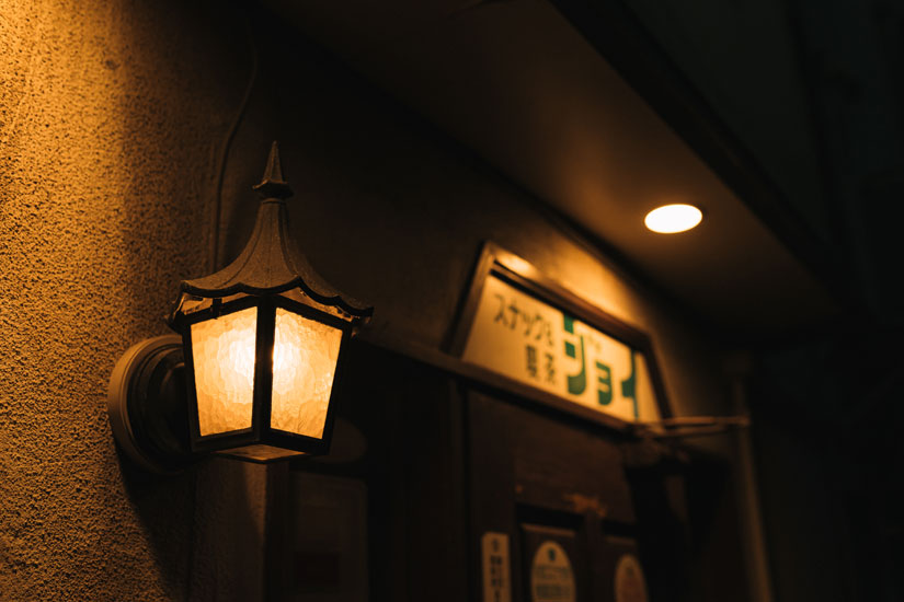 レトロな雰囲気の入り口