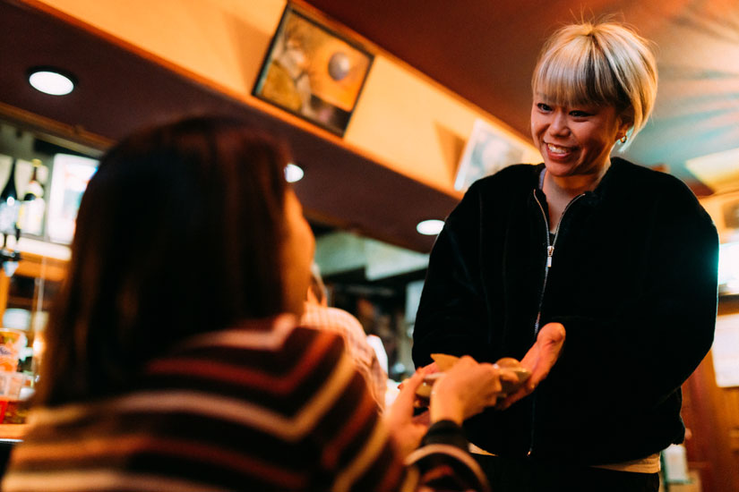 先代に2018年、店を引き継いだ二代目のママ