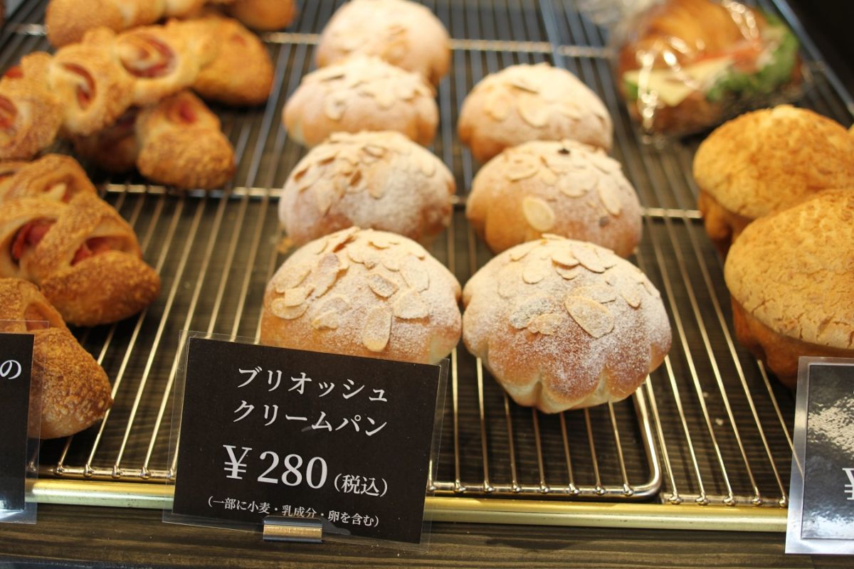 自家製カスタード入りの「ブリオッシュクリームパン」（280円）