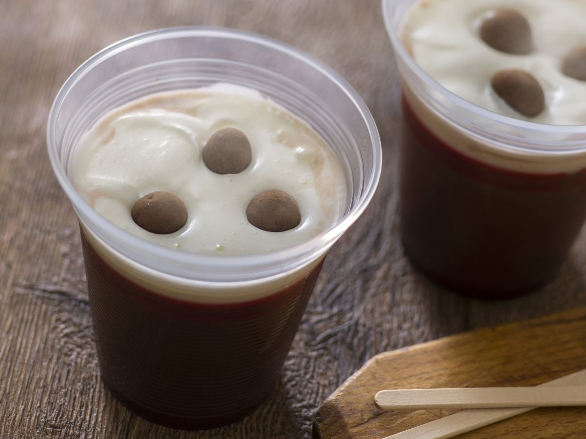 ホットチョコレート＆オレンジ600円［ワールドバザール/アイスクリームコーン、ウエスタンランド/ペコスビル・カフェ］