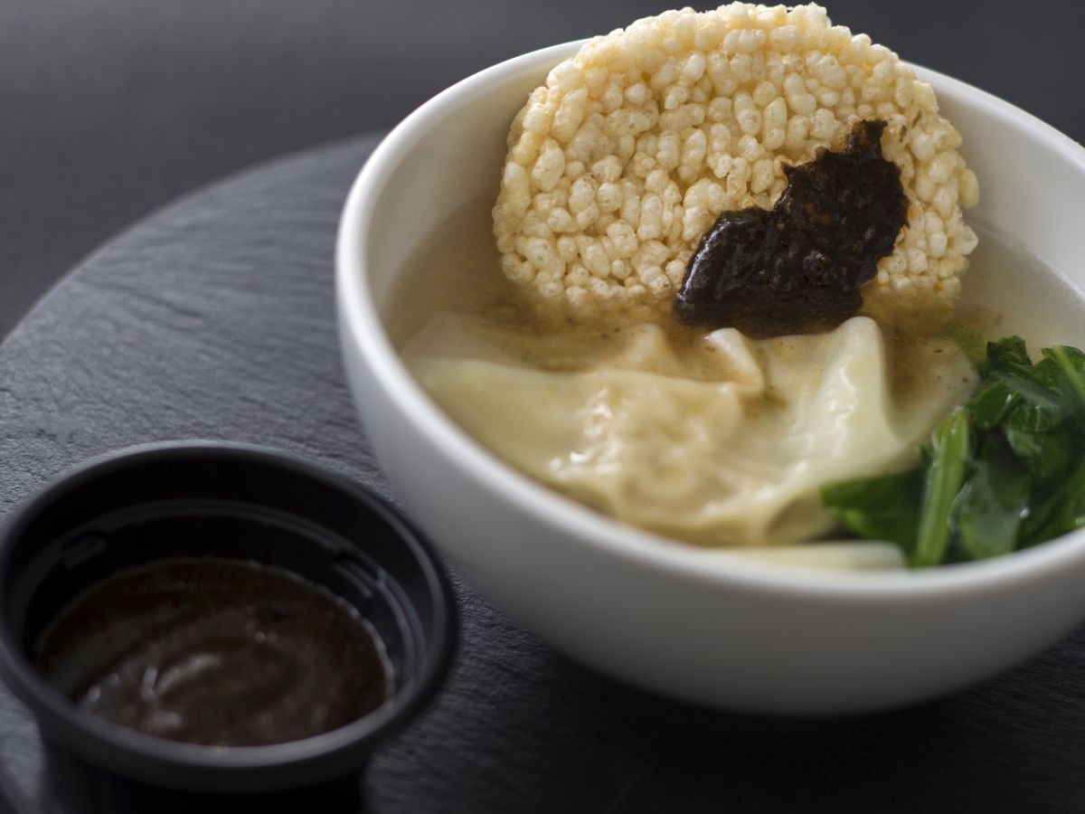 おこげとワンタンのスープ（＋ブラック麻辣ソース110円）（東京ディズニーシー/ヴォルケイニア・レストラン］