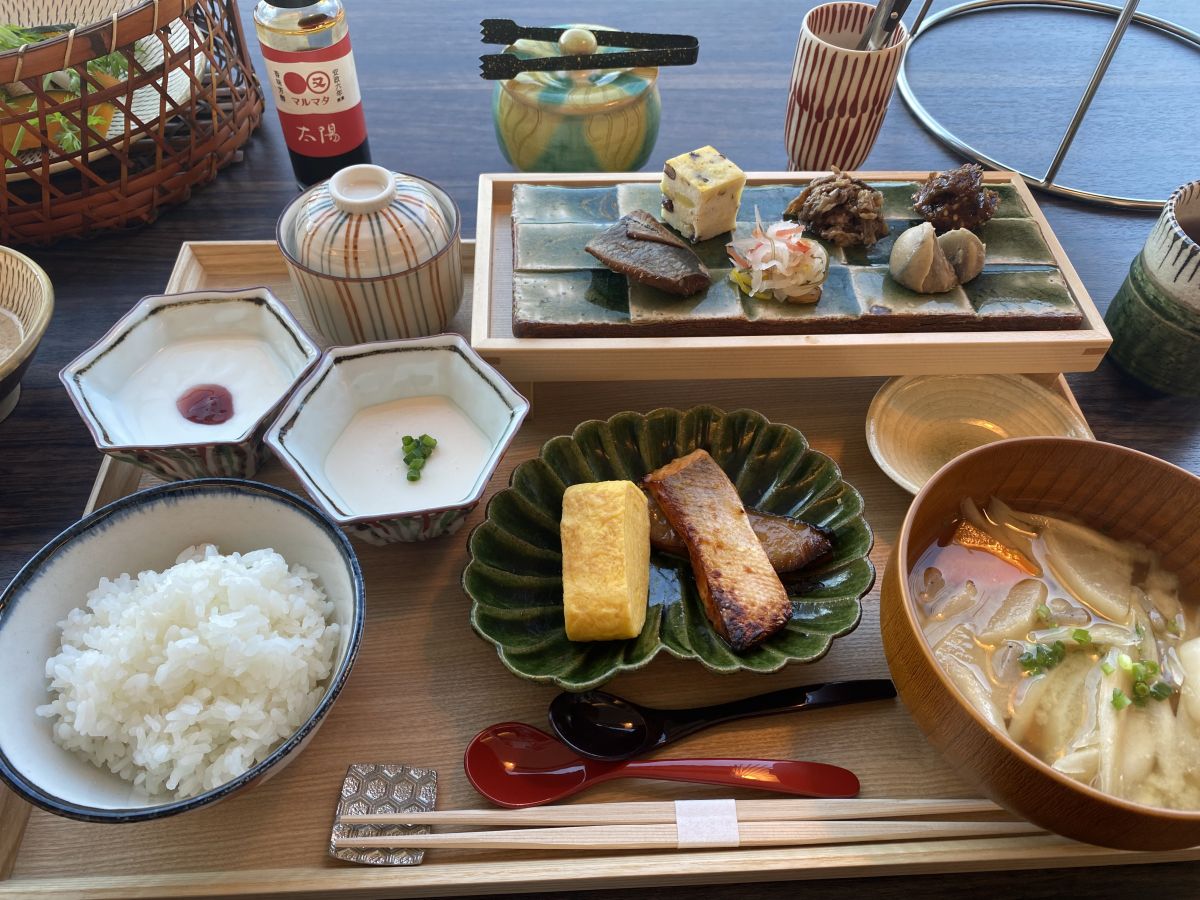 「ご当地朝食」（和食膳）