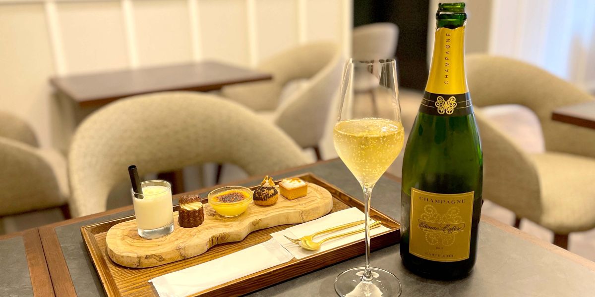 大人限定のカフェ「UNI COFFEE ROASTERY PREMIUM 麻布十番」で朝からぜいたくにシャンパンを♪