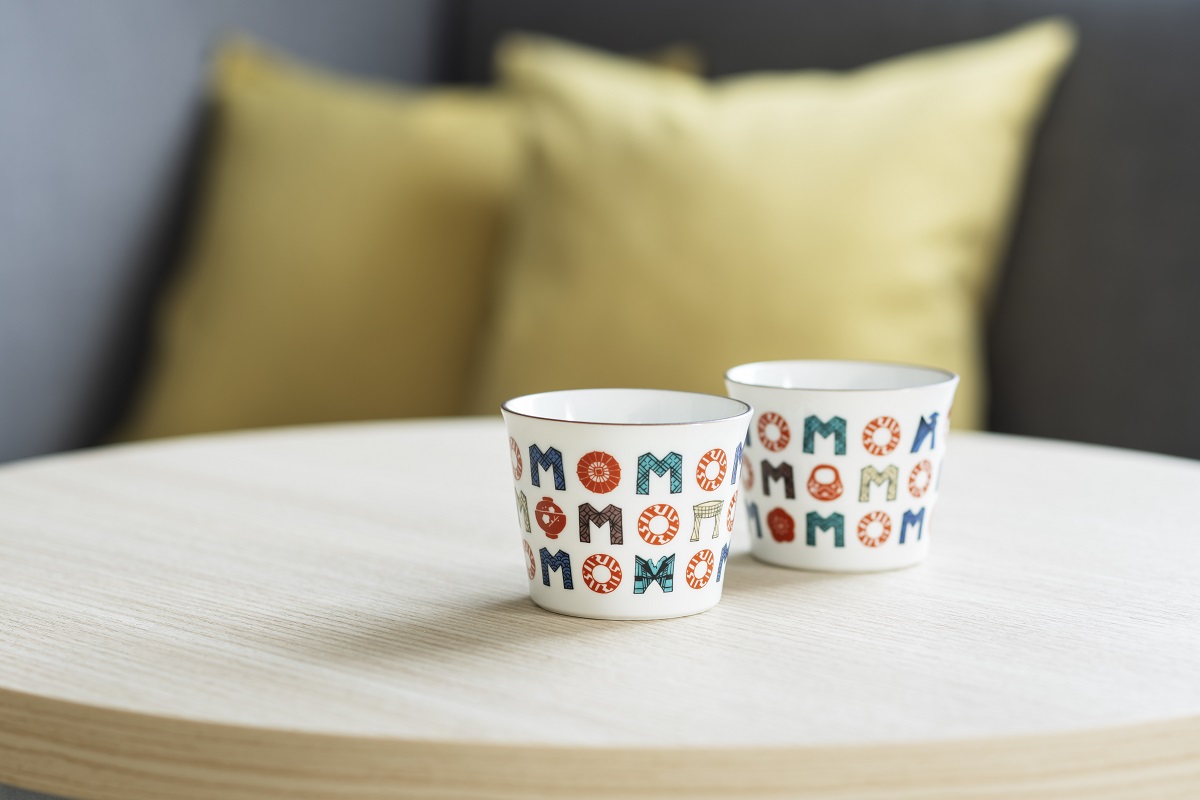 全客室に置かれているOMO5金沢片町オリジナルの九谷焼のそばちょこ