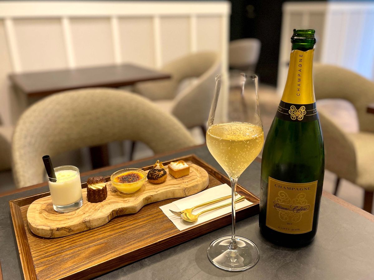 スイーツハイティーB 1600円〜（ドリンクの種類により金額が異なる）