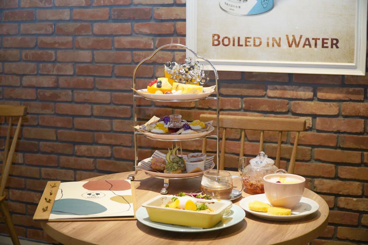 「海を感じるアフタヌーンティーセット」1名3850円（注文は2名から。写真は2名分）