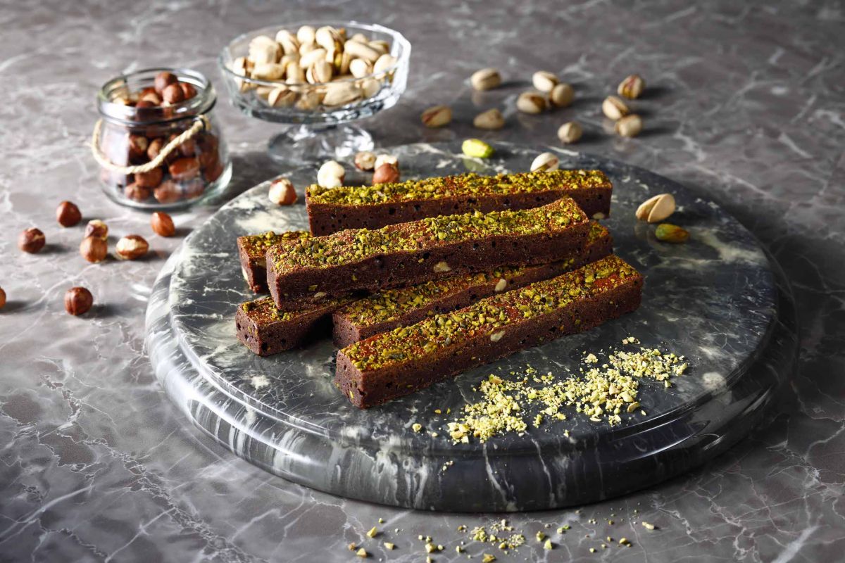 生ブラウニー　ピスタチオ＆ヘーゼルナッツ（1本）648円