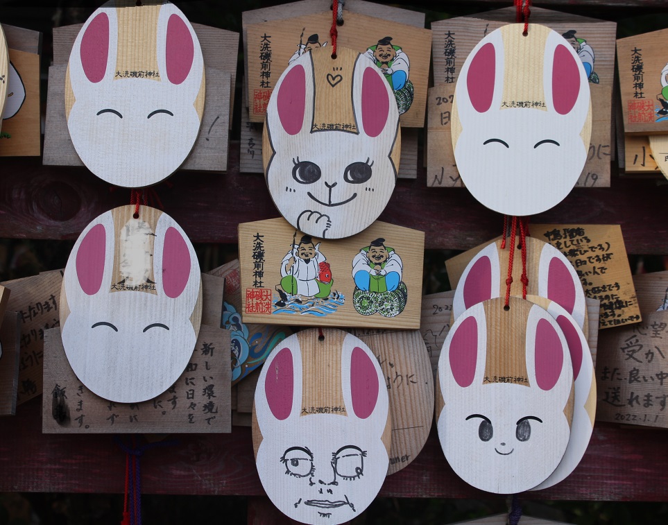 うさぎの絵馬はフリースタイル。自分なりにカスタマイズするのが大洗磯前神社流？