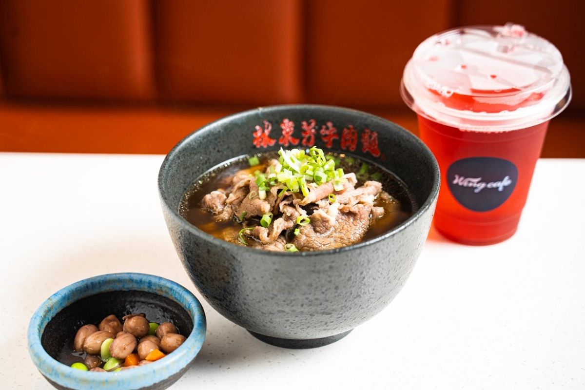 『林東芳牛肉麵』の牛小排牛肉麵套餐NT$380は空港限定！