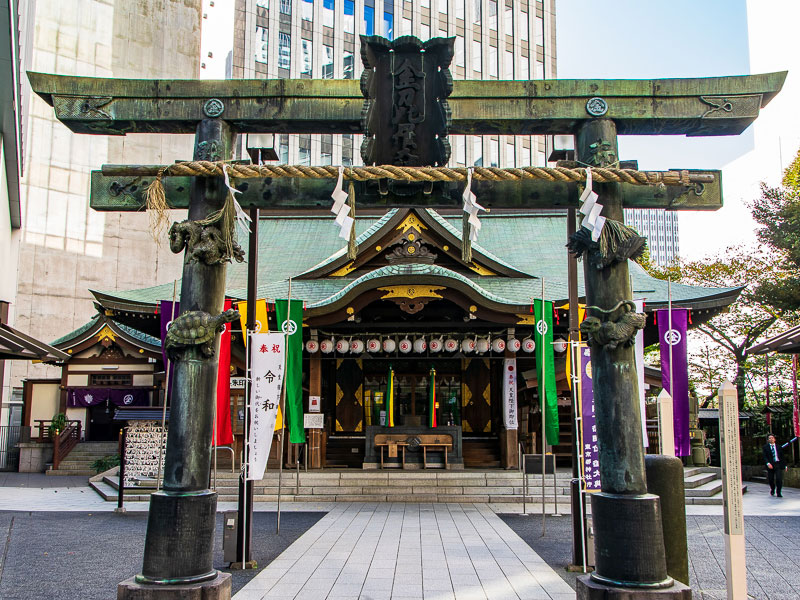 四方を護る青龍、玄武、朱雀、白虎の彫刻