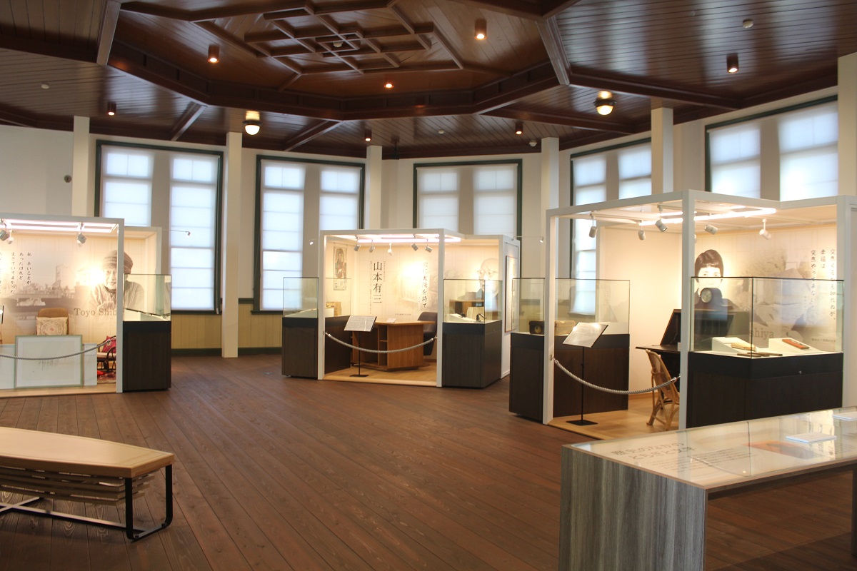 メイン展示室は栃木ゆかりの3人の作家についての常設展