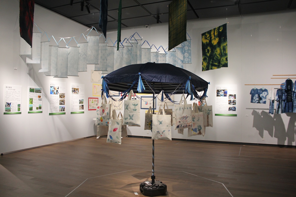 展示室Bで開催中の「とちぎを藍で染める