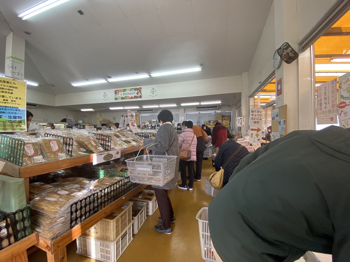 JA常陸 長砂直売所には新鮮なほしいもが揃っています。12月も中旬を過ぎると大混雑