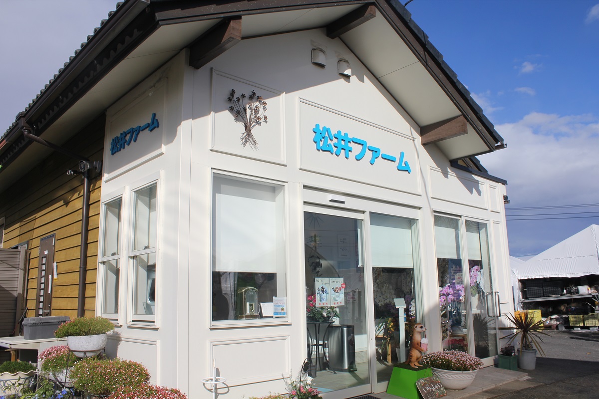 イチゴ直売、スイーツなどを販売するショップ