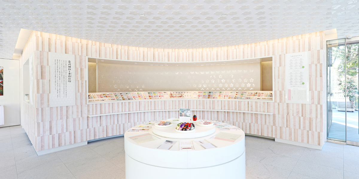 【福岡県・初詣】「宝満宮 竈門神社」は最強の縁結びスポット⁉ モダンアートな授与所でキュートなお守りを発見！