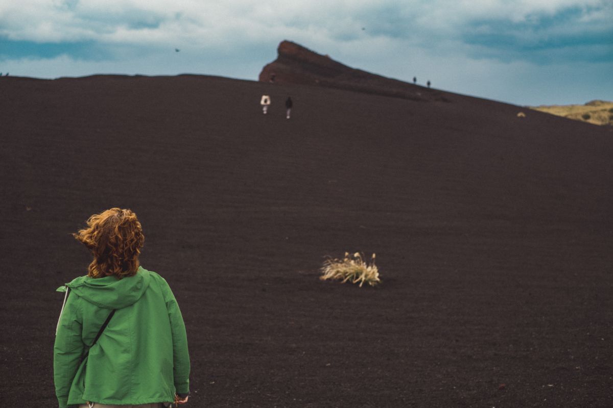 「一夜で形成された山と聞いて、とても信じられず。自然のパワーに畏敬の念を抱きます」