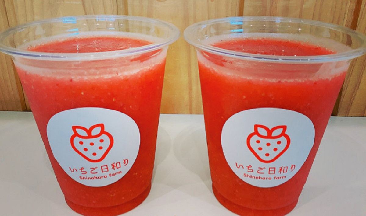 朝どりイチゴをたっぷり使ったいちご100％フレッシュジュース(11～5月限定)540円