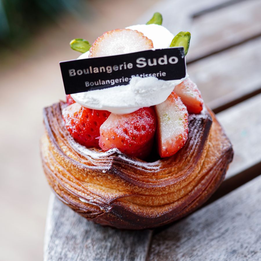 季節の苺デニッシュ 750〜800円（苺の種類により変動）