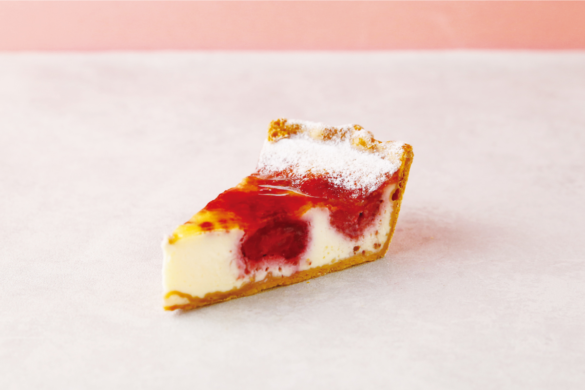 ブリゼ生地のタルトベースに甘酸っぱい苺とミルキッシュなクリームをあわせて焼き上げたシャペロン（616円）