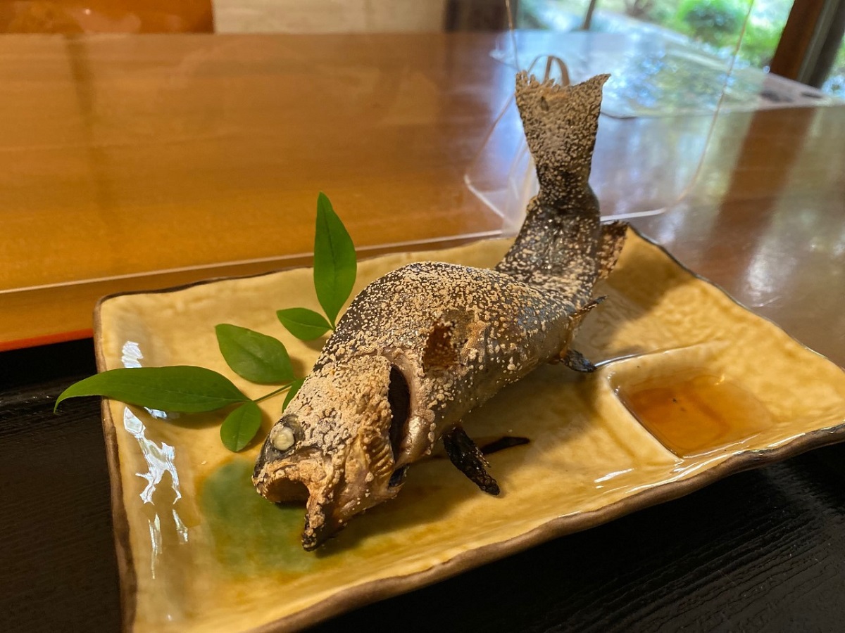 「ニジマスの塩焼き」1匹620円 