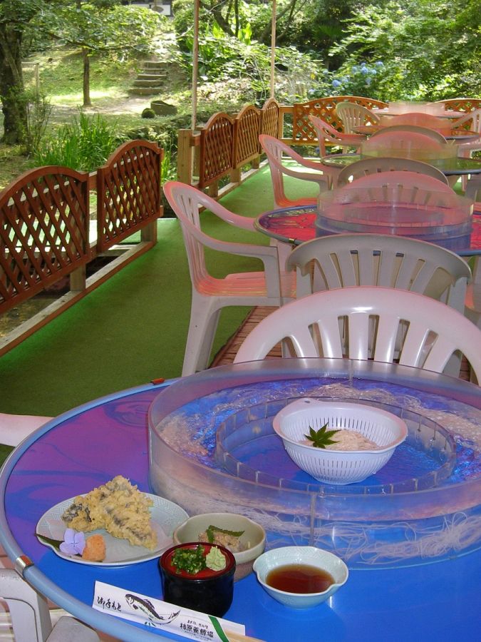 夏限定の流しそうめん　※画像はイメージ