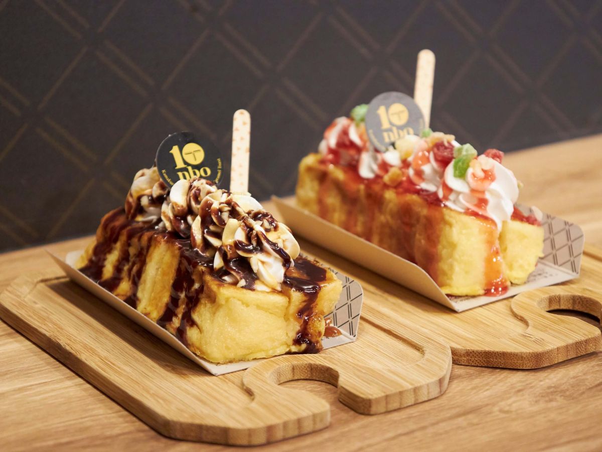 写真左から「ベイクドフレンチ」400円、「ベイクドフレンチフルーツ・ストロベリー」450円