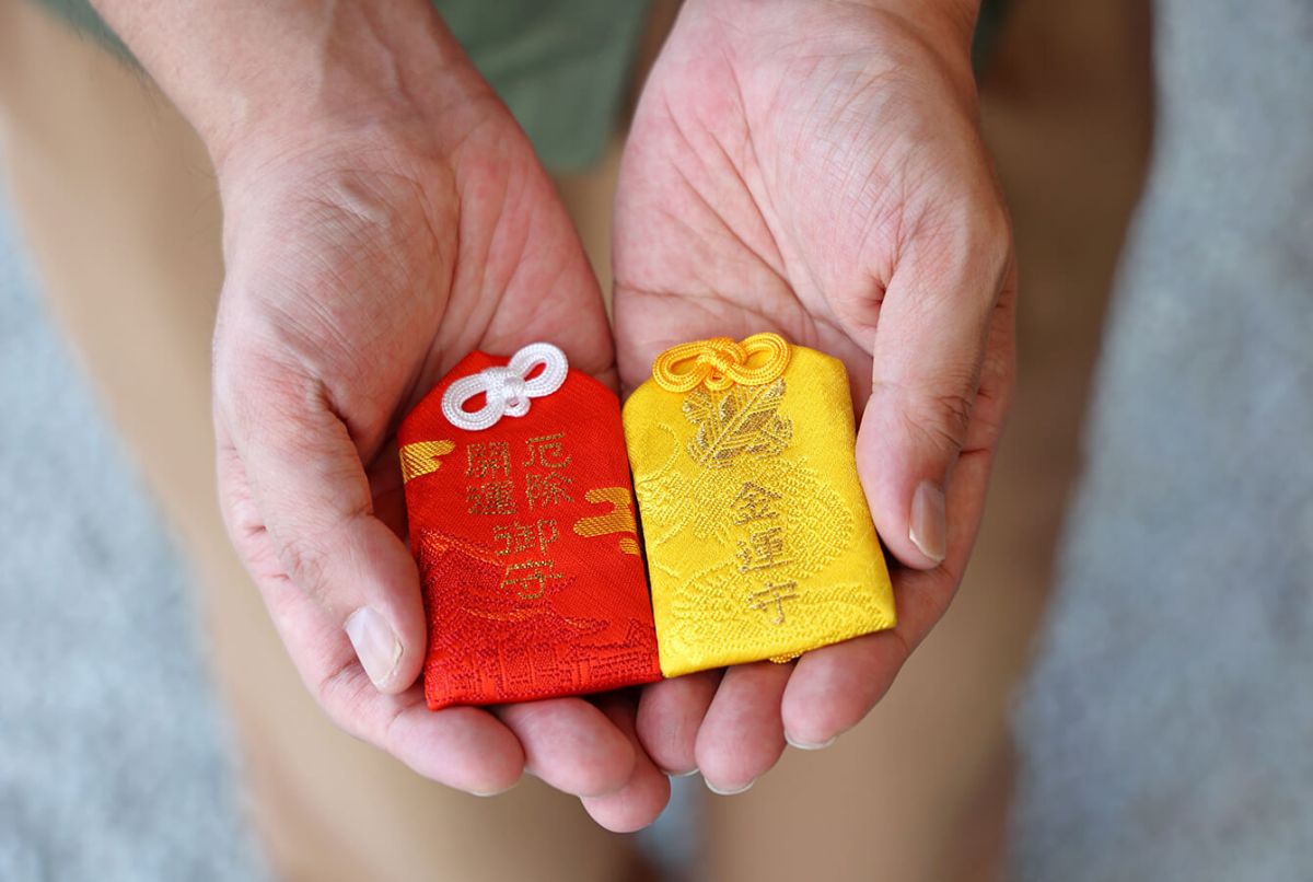 左から「厄除開運守」、「金運守」各800円