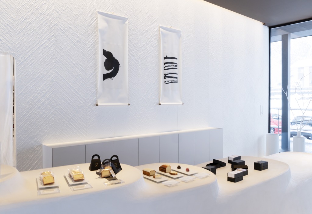 お土産やギフトにも人気のスイーツは、箱を持参してリユースすると300円の割引に