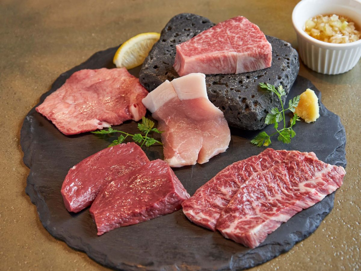 「溶岩焼き5種盛り」※コース料理の一品。単品オーダーの場合は1人前 1500円