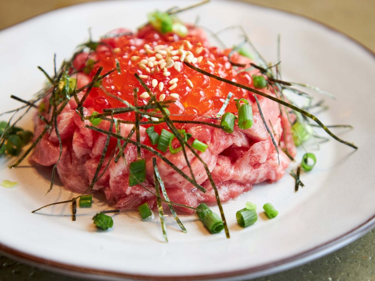 「輝くユッケ」 ※コース料理の一品。単品オーダーの場合は1580円