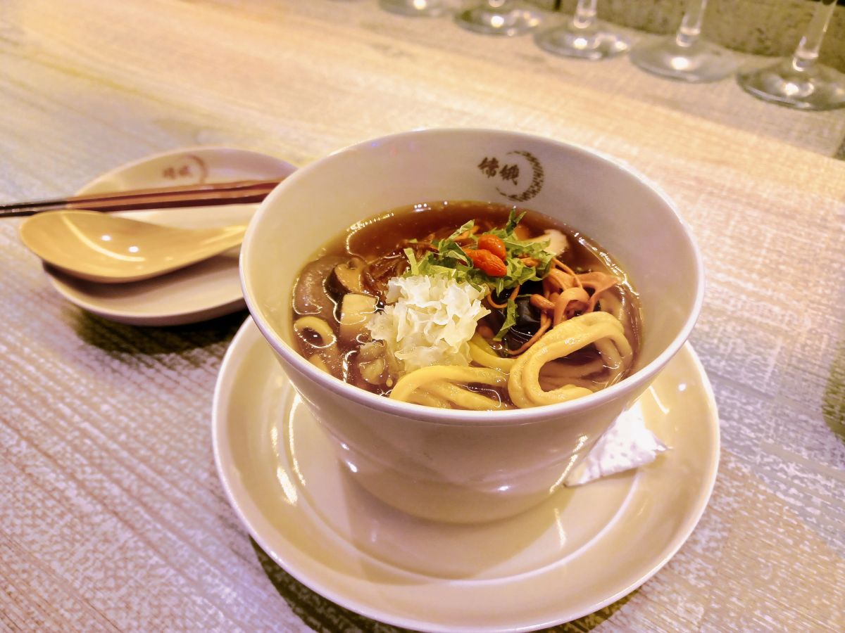「クコの実薬膳麺」2000円
