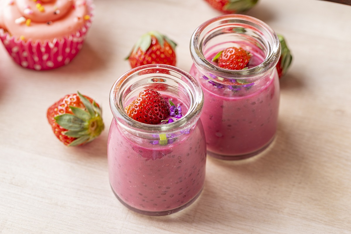 ストロベリー、ビーツ、チアシードスムージー