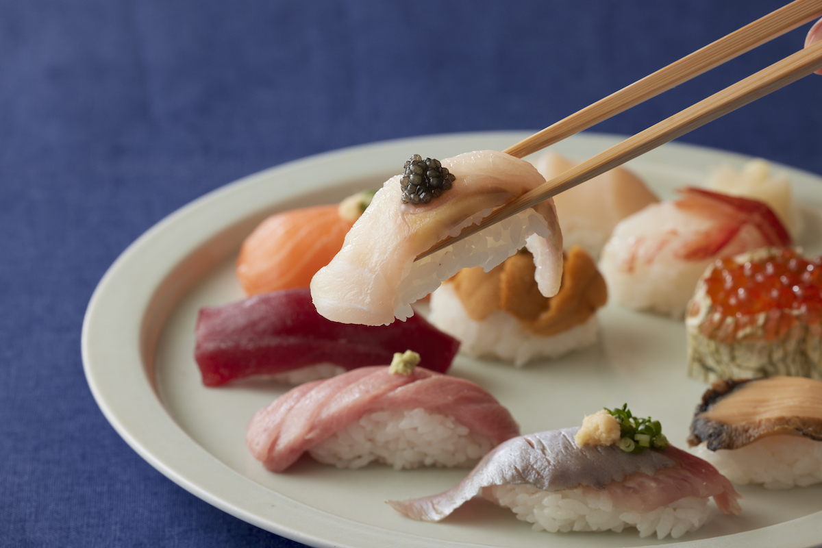 キャビア握り（チョウザメ握りキャビアのせ）／幸寿司（函館市）イートイン4001円、持ち帰り3928円（各日販売予定100点）