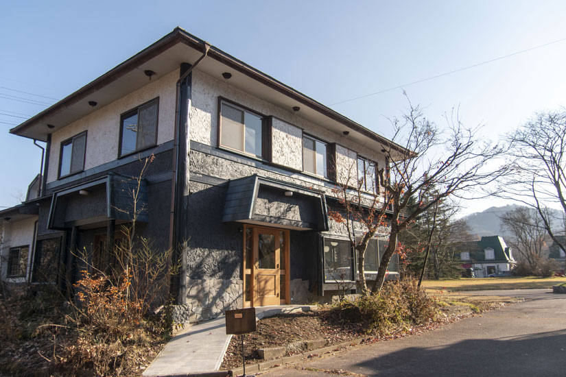 軽井沢レイクニュータウンにある一軒家を改装して食堂に