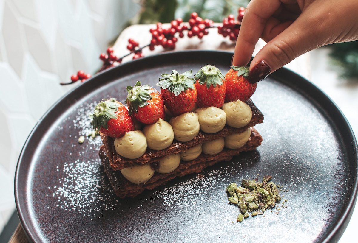 「季節のミルフィーユ イチゴ×ピスタチオクリームver.」1980円（イートイン限定）