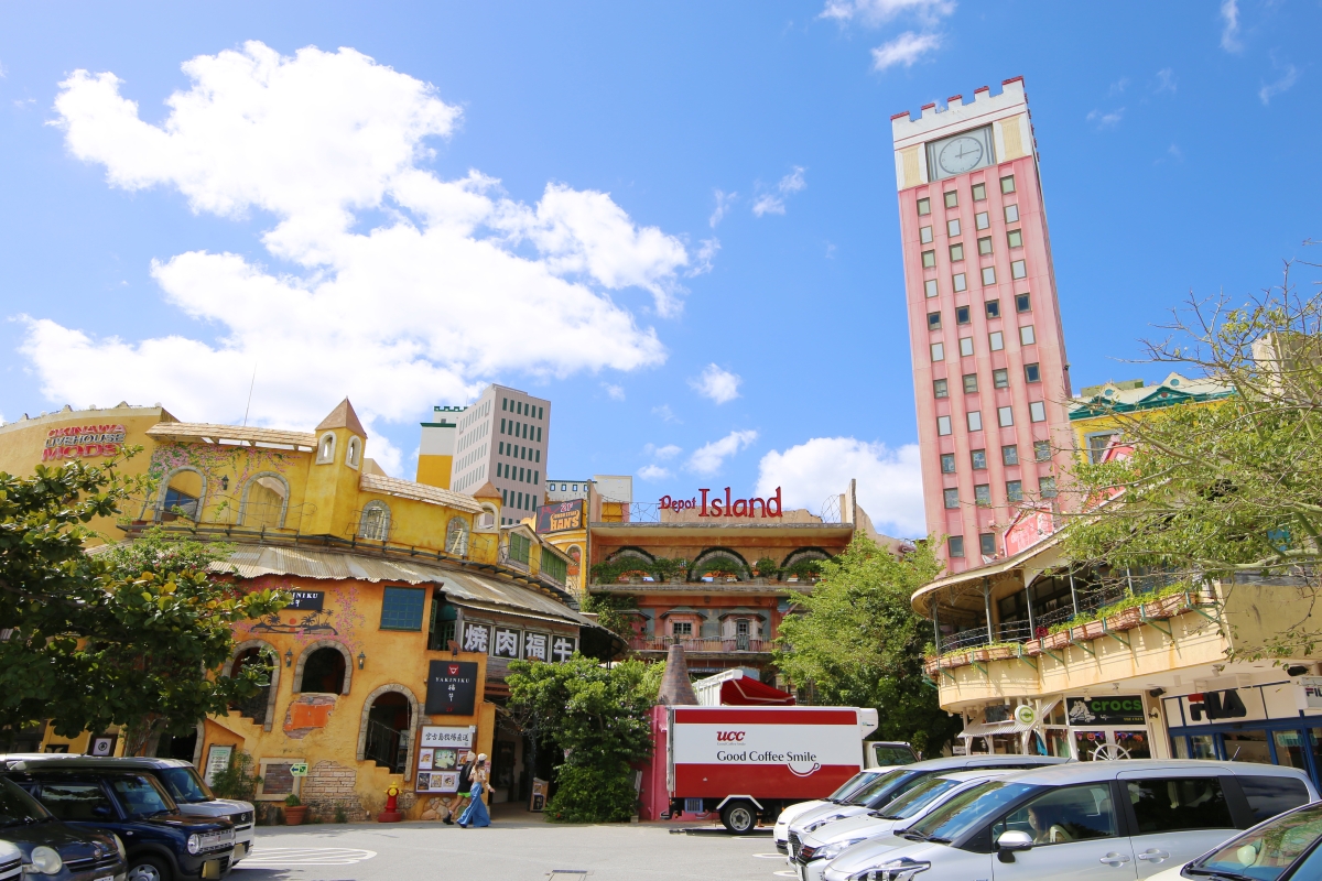 時計台が目を引く「デポアイランド」エリア