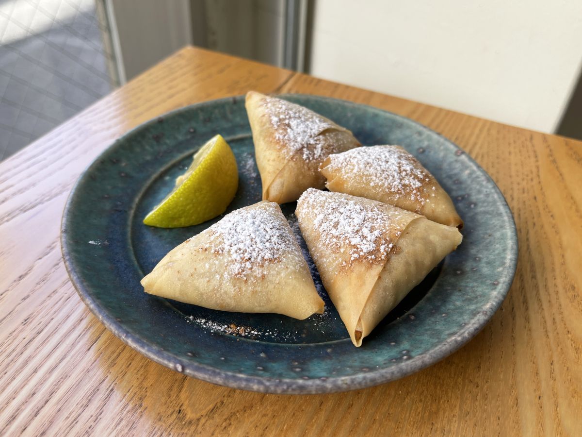 ササミとツナの揚げ春巻き シナモン風味 990円