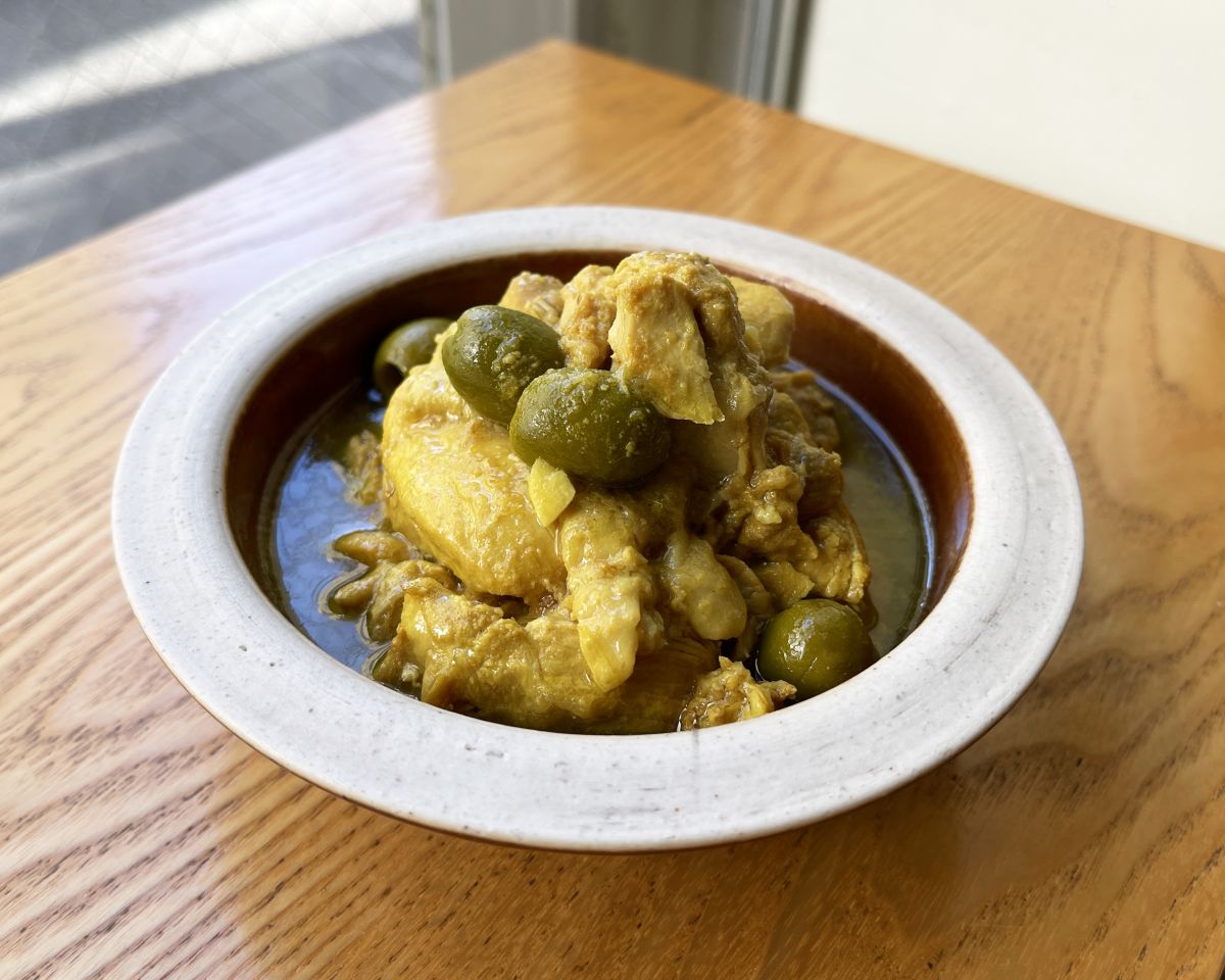 鶏もも肉の塩レモン煮込み ターメリック風味 1490円