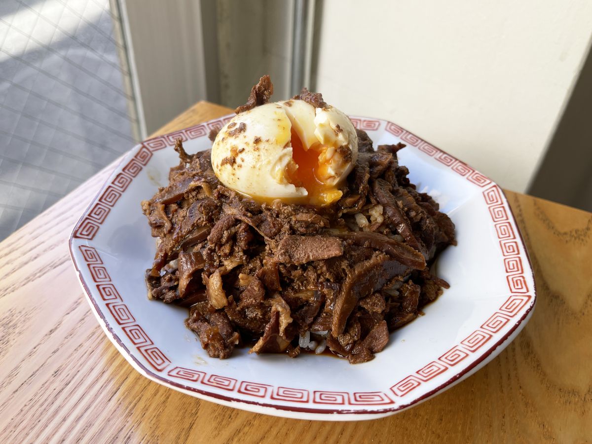 魯肉飯 台湾風豚肉の八角醤油煮込み飯 1290円