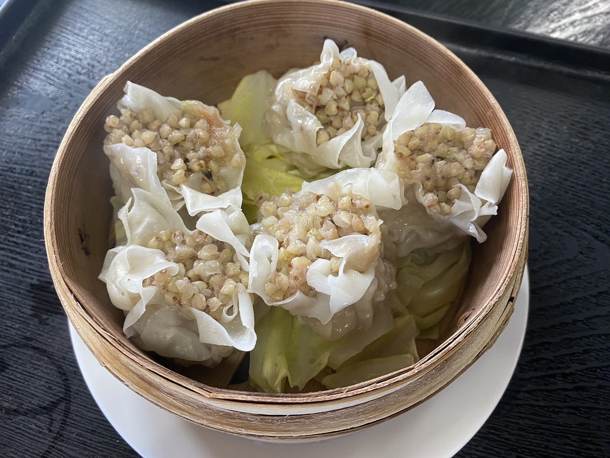 そばの実海老シウマイ(単品）650円。そばかうどんがつく定食だと850円