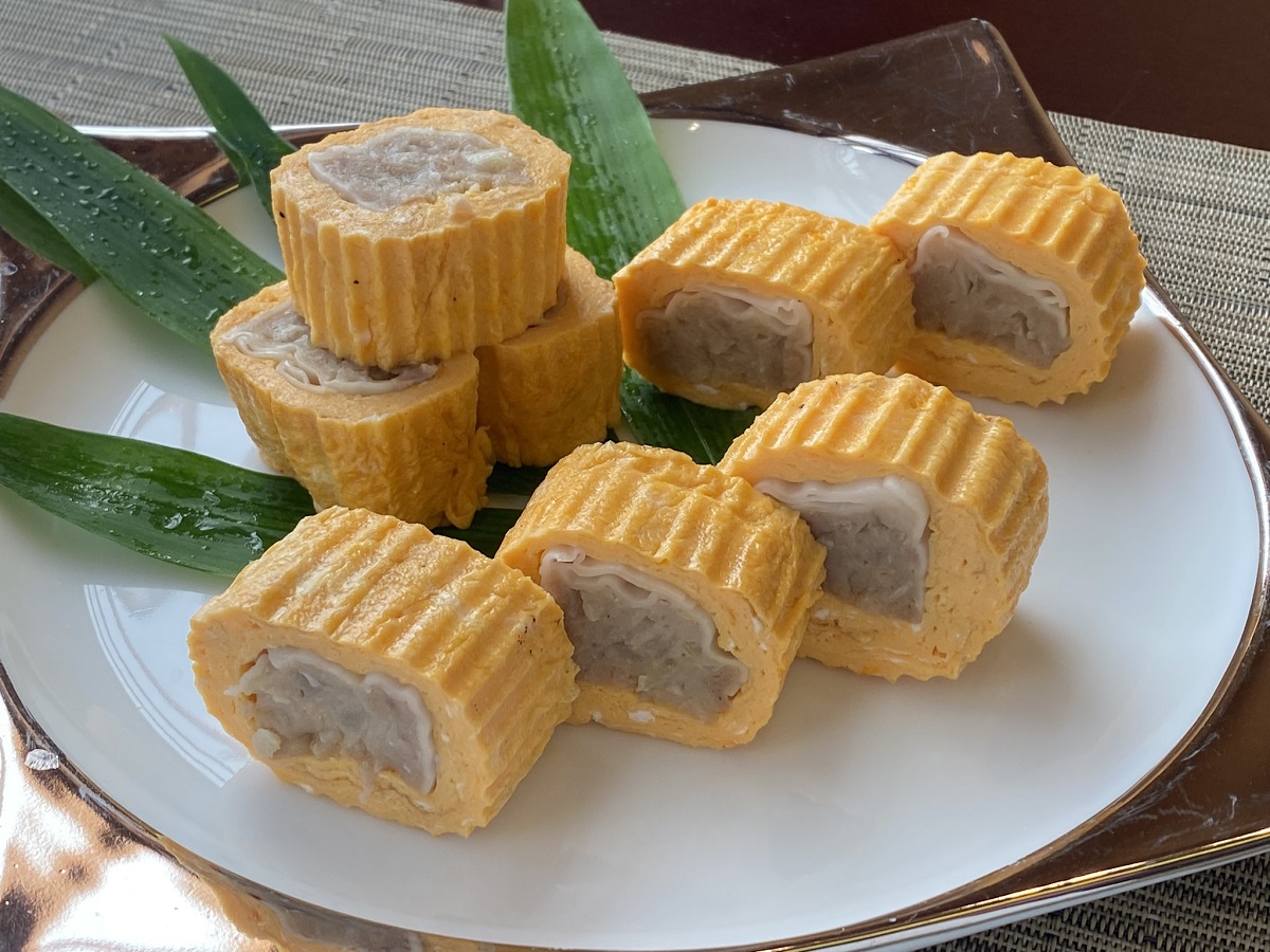 玉子そのものもおいしい黒豚シウマイ入りだし巻き700円