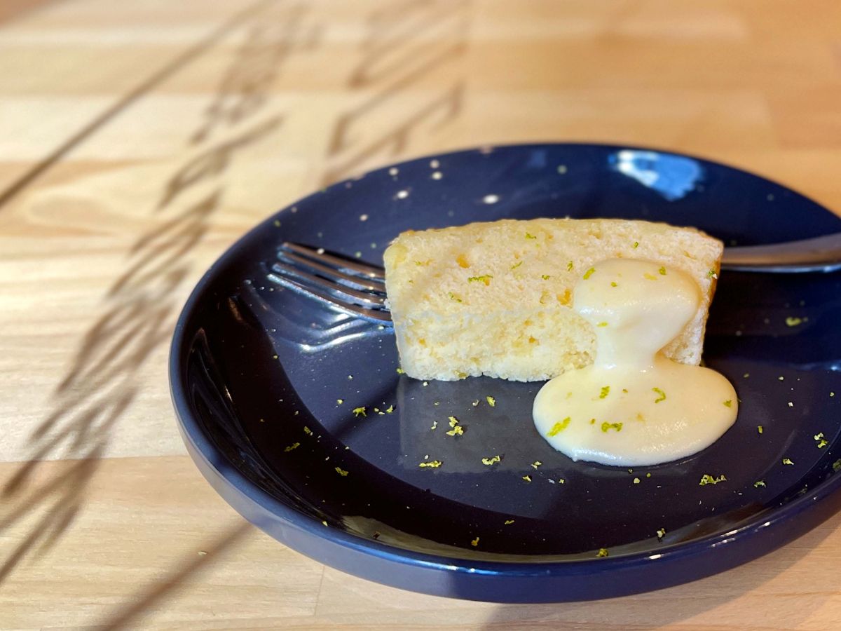 淡路島ライムケーキ　1000円（ドリンク付き）