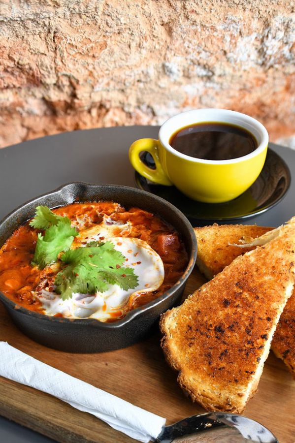 手前：SHASHOUKA （VEGE）RM18　　奥：Manual Brew RM19