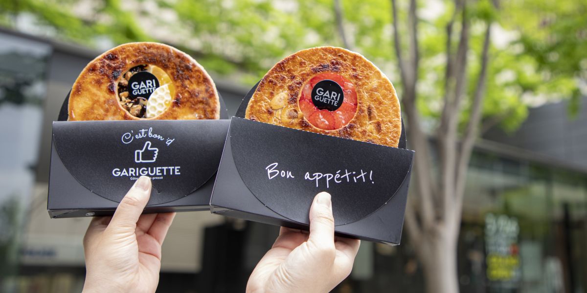 大阪・梅田で話題の新感覚スイーツ。「GARIGUETTE(ガリゲット)」の片手で楽しむ焼きたてミルフィーユ